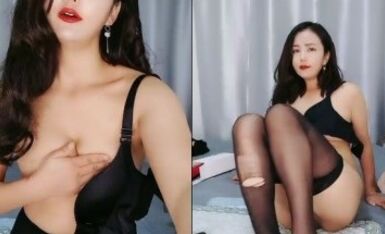 羞涩小仙女全程露脸丝袜高跟来看看逼逼的淫水多不多