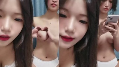 清纯姐妹花露脸镜头前展示，先洗澡把逼逼洗干净