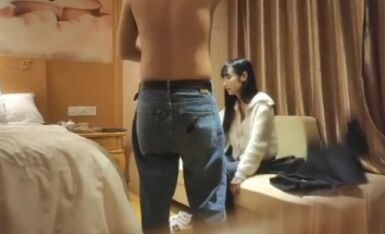 【胖子工作室】大圈高端，90多斤花臂妹子，性格超好，翘起屁股揉穴，抱起来猛操，骑乘扶着JB插入