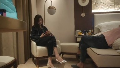 【胖子工作室】173CM大长腿御姐，跪着吸吮舔屌，多毛骚穴埋头舔，骑乘爆插，姿势轮换持续输出