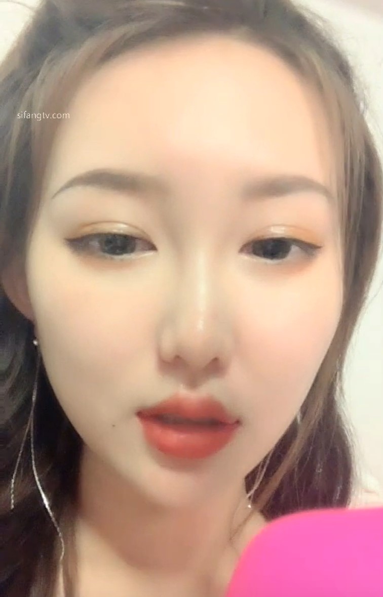 快手精品百万美妆博主【卿卿】大尺度私拍，喷尿特写-12