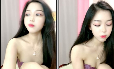 鲜奶桃桃 极品养眼美女、大大眼睛，粉嫩酮体，超顶小骚货，三点尽露，好想插爆她子宫！