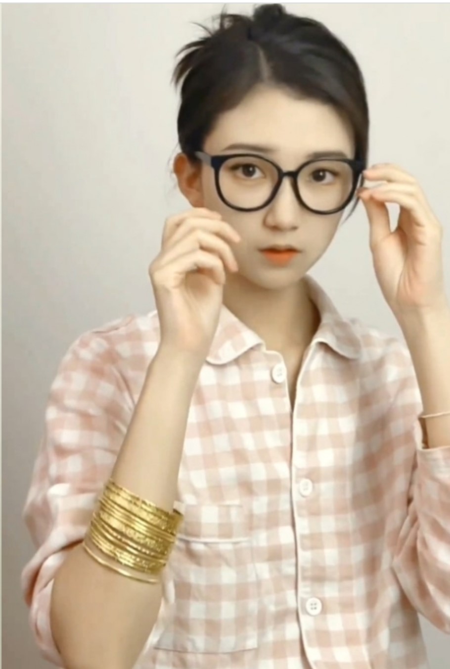 近百位高颜值小姐姐卡点光剑变身合集，一次看够！