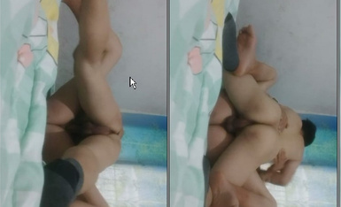 【内射小姑娘】，扫街大神再现江湖，苗条小少妇带到出租屋，露逼给兄弟们看，怒草爽.