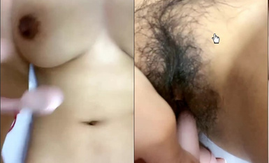 锥子脸新人妹子身材很不错，全裸坦胸大奶道具塞逼里面刺激自慰