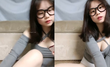 西安嫩妹在线卖逼，无敌小可爱【百变小樱】无敌大奶子~ ---1000包夜，奶子真的是超漂亮2