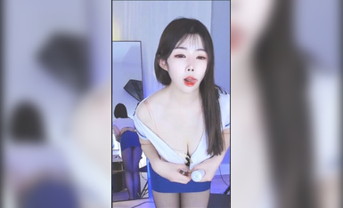 極品清純女神穿噴血黑絲制服艷舞跳蛋塞穴道具自慰／網易翹臀美女雅恩爆乳情趣裝嫵媚挑逗扣玩騷穴等 720p (3)