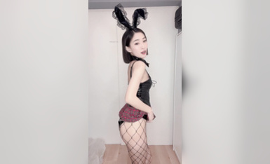 青春無敵 抖音風極品網紅嫩妹高價定製裸舞、變裝、紫薇等反差超大合集~美女如雲~有大膽露臉的 (241)