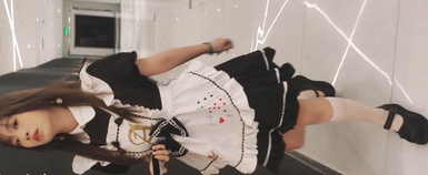 偷拍女仆妹子尿尿意外发现她竟然被绑上了贞操带