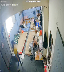 私房最新流出2023 黑客破解攝像頭偷拍 多場合家庭宿舍廁所更衣洗澡 (32)