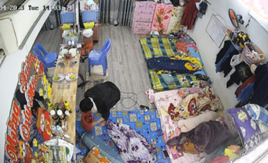 私房最新流出2023 黑客破解攝像頭偷拍 多場合家庭宿舍廁所更衣洗澡 (4)