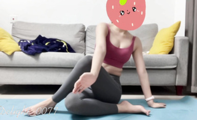 身材頗佳的反差小可愛，干凈的白虎私處敏感多汁，手中道具眾多，甚至還有不少幻龍，solo時腦中充滿了淫盪小劇場，已經自我解鎖了三洞 (11)