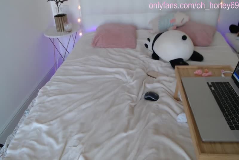 像极了娃娃的丰臀美穴大眼萌妹 直播合集7