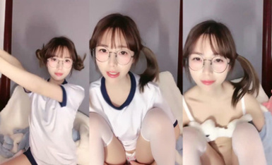 19歲校園女神【小迷糊喲】白虎穴一線天饅頭逼真極品 超清純學妹，百分百愛的感覺，讓你心動了嗎？ (1)