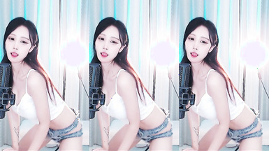 CC糕糕_最新全裸定製大尺度自尉掰穴視頻福利