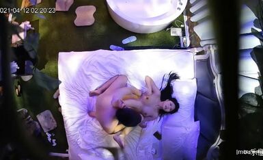 上帝视角欣赏大奶性感阴毛长发美女口活一级棒与炮友跪舔69激情无限连续干2炮骚女表情叫声好销魂