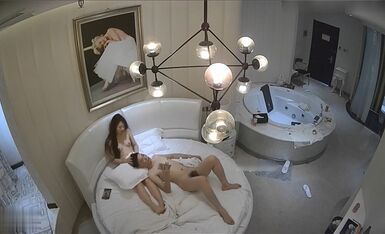 360监控破解 小伙迫不及待的趴掉 极品身材女友的牛仔裤 先打一炮再说