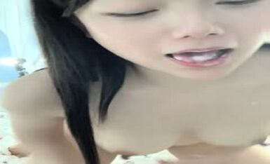 甜美卡哇伊萌妹纸大尺度自慰，JK装慢慢脱光，揉捏奶子假屌抽插，翘起屁股手指抠入，后入抽插呻吟连连