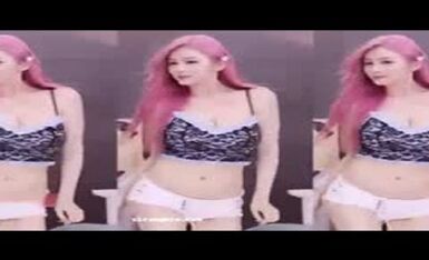 斗鱼超人气女神【张琪格】8月最新露点揉奶合集 18