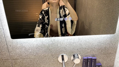 窮人女神富人母狗，推特超高顏值極品空姐【林綰綰】SVIP門檻1888福利，啪啪調教深喉毒龍被腳踩騷穴，母狗屬性拉滿了 (12)