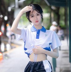 颜值和身材都不错的清纯小美女