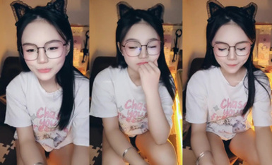 你的鄰家妹妹~想不到這么騷~【酒窩小妹】宿舍開播自慰噴水 (2)