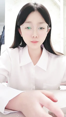 2024年12月新人學生妹【小肉肉】，一股清流，眼鏡反差嫩妹，讓人眼前一亮，初戀風純欲臉大尺度全脫！ (7)