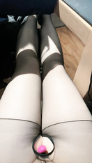 【黛西老師】，戶外勾搭，首次大膽露臉，極品騷少婦，小逼逼一天離不開男人