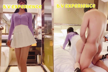 美腿尤物極品反差女神【Vivian】✅紫色毛衫短裙 賣弄風騷舞姿，專注吃雞 主人掀開窄小遮掩直取花蕊