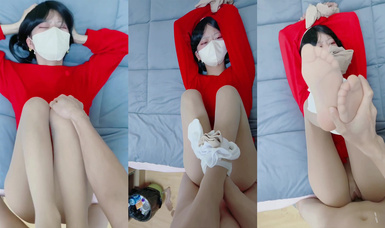 肉絲大奶蘿莉美眉【軟軟兔Lt774523412】做錯事就要罰 啊不要主人錯了求求你放過我 身材苗條 被綁著手腳隔著絲襪猛插小嫩穴 最後無套內射