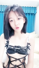 新人主播  超級粉嫩的校花級主播源源 舌釘口交 剛下海就跪在馬桶上被操，道具調教，胸推，舌釘小嘴性感口交，各種姿勢爆操 (25)