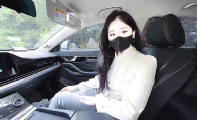 【車內灌精】萌崽兒❤️帶同事老婆野外車震安排上紅邊吊帶黑絲，非常情趣，操著又白又嫩的小穴內射