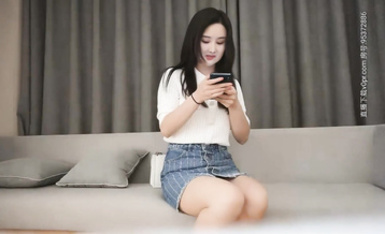 約了個白衣甜美妹子，長得很不錯的，口交舔弄上位騎坐近距離特寫，大力猛操呻吟嬌喘