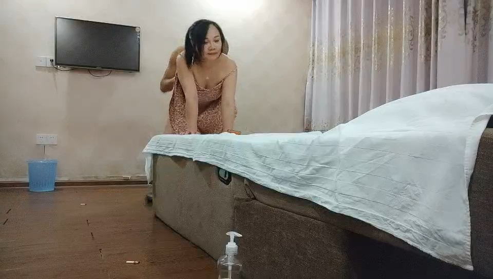 泡良达人 风骚人妻 白嫩大奶饥渴难耐 一顿啪啪内射 害怕流床上还要捂着
