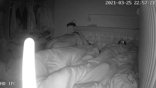 2021三月新流出破解家庭网络摄像头 夫妻当着面儿子打炮把儿子晾在旁边玩手机