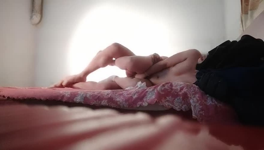 新人老哥搞红灯区，不错小少妇脱掉衣服开操，搂着腰正入，侧入啪啪撞击声娇喘呻吟