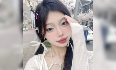 江西精神小妹周芳霞，小騷貨讓做什麼就做什麼，讓摳逼就摳逼，讓揉奶就揉奶，一番調教之下高冷太妹竟然還開始享受起來!