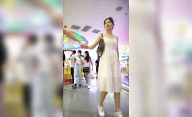 近距离高清偷拍抄底