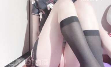 【青春無敵】，極品白虎粉穴，反差女神【燒酒sjcbsrbq】推特視圖全集，各種制服道具，紫薇噴水，內窺鏡看子宮 (23)