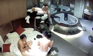 大奶骚女友体验新买的跳蛋开心的说“太得劲了”主动要求男友舔逼人体悬浮女上位啪啪啪爽的一浪高过一浪对白清晰