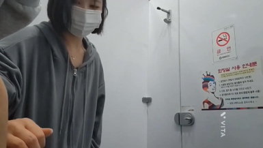 韓國大叔車上樓道天台口交秘境：清純學生妹的熱情一吻，揭露空間里的激情狂潮 (4)