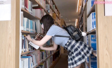FansOne亞洲臀後艾莉ssrpeach在圖書館看書被偷看「你要看就要負責到底阿!」