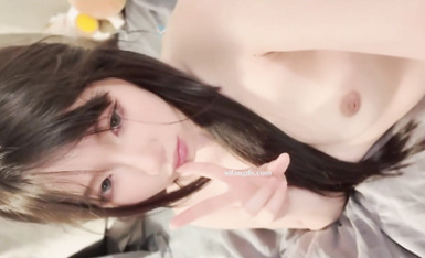 超美清純女神 鮑魚粉嫩無敵 各種體位狂草的美女淫叫連連 頂級肥臀被瘋狂後入 猛插出白漿 最後狠狠內射-1