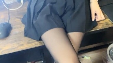 制服黑丝美女太骚了，真实勾引