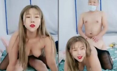 饥渴姐妹花激情4P大秀直播现场，全程露脸激情啪啪让小哥多体位爆草抽插